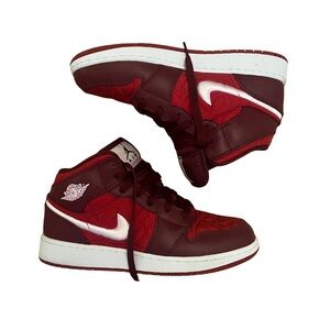 Air Jordan 1 Mid SE GS “Red Quilt”